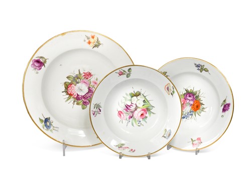 Lot 429 - A Derby part dinner service, circa 1805