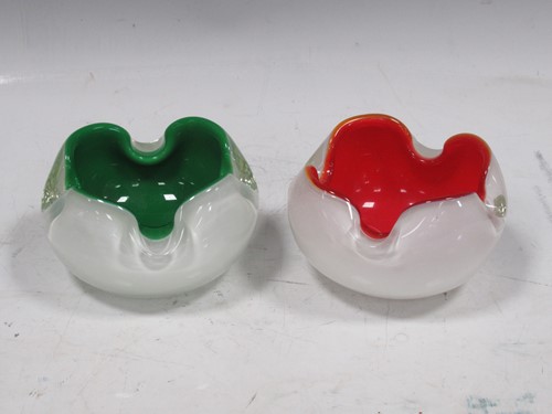 Lot 51 - A pair of Murano cased glass ashtrays, one in...