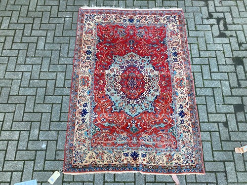 Lot 956 - A finely woven Kirman Rug, 214 x 141cm