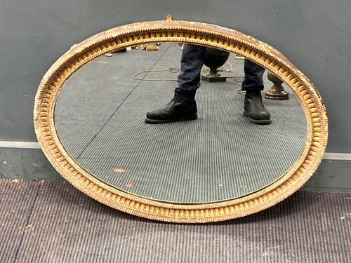 Lot 889 - An oval gilt wood wall mirror 61 x 81cm