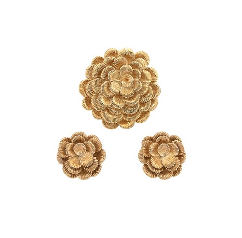 Lot 163 - Kutchinsky - An 18ct gold flower brooch, together with a pair of matching ear studs