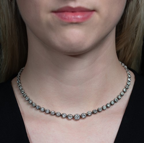 Lot 291 - A Victorian diamond rivière necklace