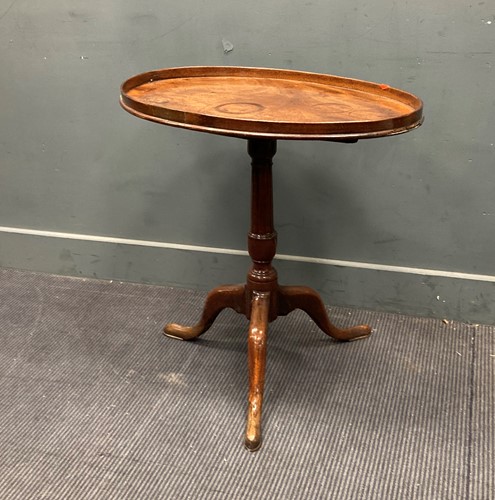 Lot 844 - A 19th century mahogany oval gallery top...