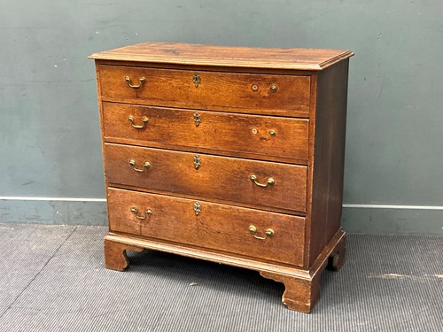 Lot 776 - A George III oak chest of drawers 94 x 97 x 46cm