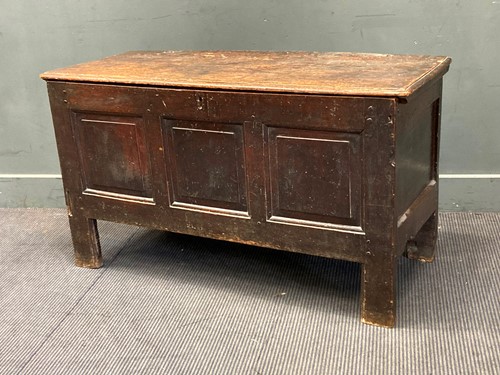Lot 790 - An early 18th century oak coffer chest