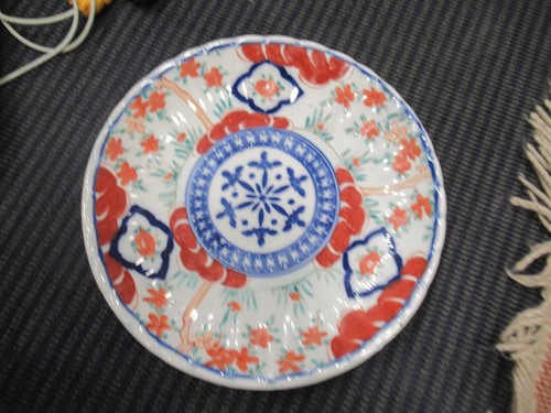 Lot 165 - A pair of Japanese Imari plates; together with...