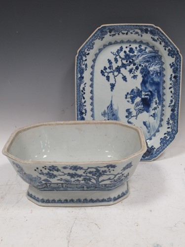 Lot 59 - An 18th century Chinese blue and white...