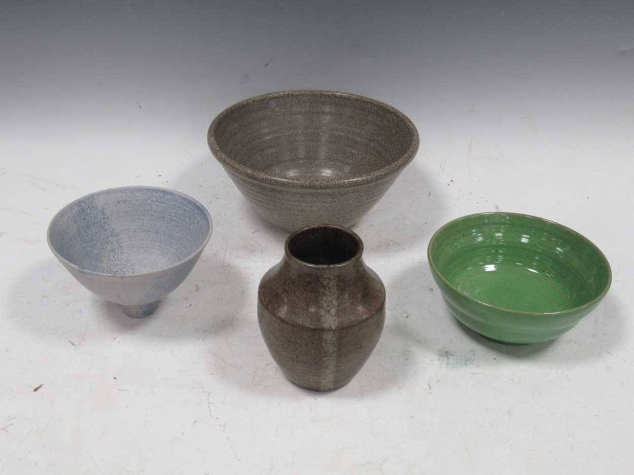 Lot 130 - Various ceramic and studio pottery bowls (4)