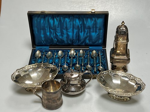 Lot 315 - A collection of silverware including...