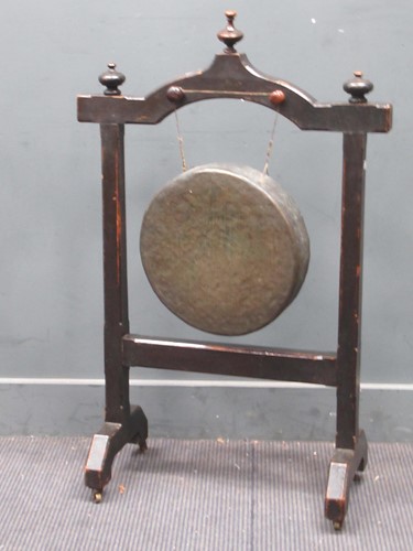Lot 805 - An late Victorian ebonised dinner gong, 104 x...