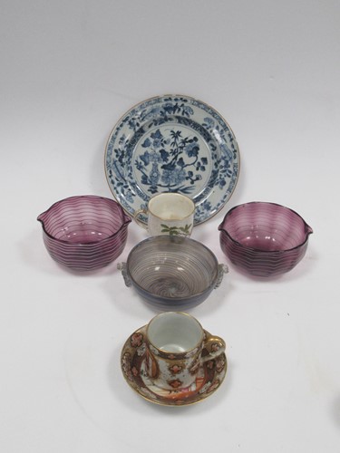 Lot 121 - A small collection of ceramics including a...