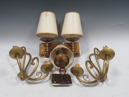 Lot 295 - A quantity of various modern wall lights...