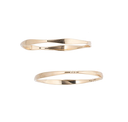 Lot 258 - Two 9ct gold bangles