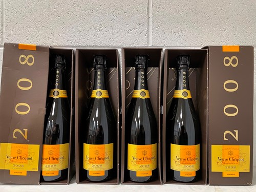 Lot 881 - Champagne Veuve Clicquot 2008