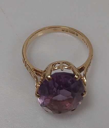 Lot 265 - A hallmarked 9ct gold citrine pendant and a...
