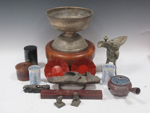 Lot 161 - A lacquered chopstick box and other Oriental...