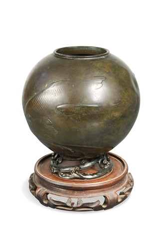 Lot 86 - A Japanese bronze vase, Meiji period