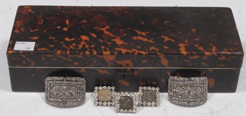 Lot 109 - A tortoiseshell jewellery box, 28 x 10 cm
