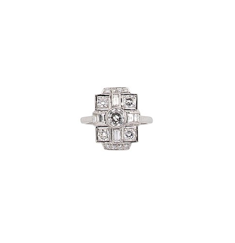 Lot 271 - A modern diamond set panel ring