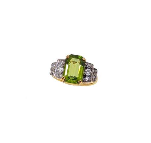 Lot 113 - A peridot and diamond dress ring