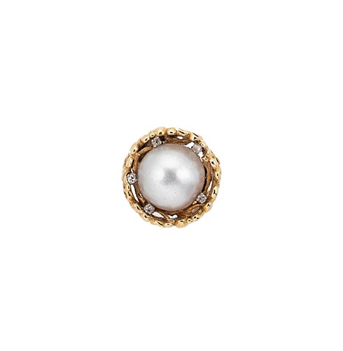 Lot 278 - John Donald - An 18ct gold mabé pearl and diamond set ring