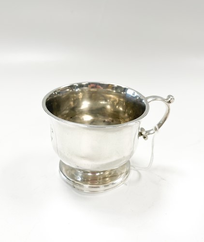 Lot 686 - Edinburgh - A George IV silver tot cup