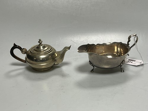Lot 324 - A silver sauceboat, together with a...
