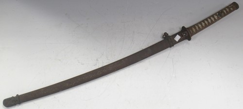 Lot 82 - A Japanese WW2 regulation sword with rusted...