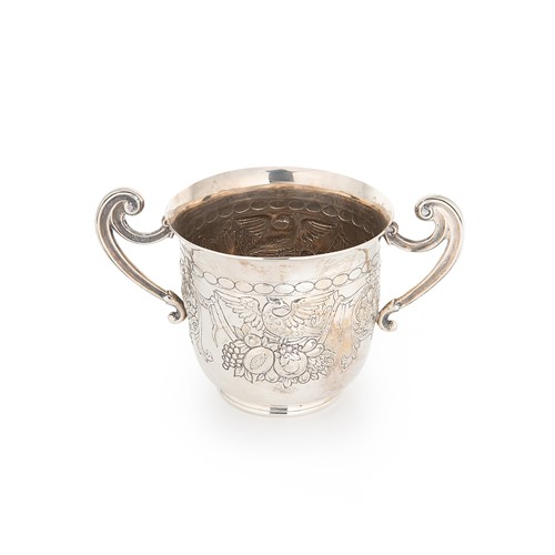 Lot 636 - A George V silver porringer