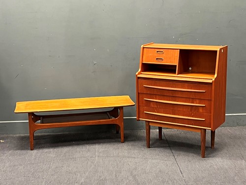 Lot 544 - A 1960s teak coffee table 41 x 107 x 41cm and...