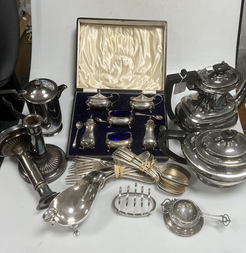 Lot 312 - A collection of silverware including a cased...