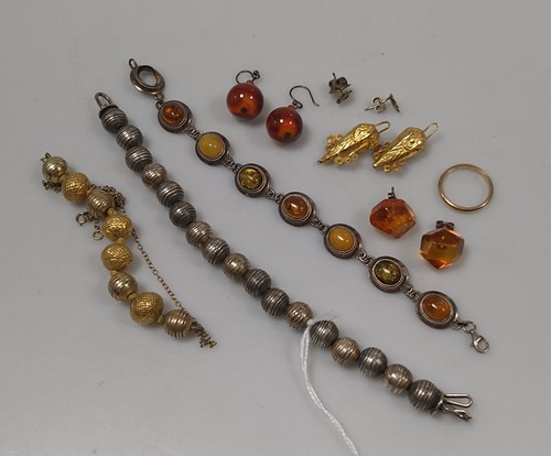 Lot 287 - A pair of wax filled ear pendants with no...