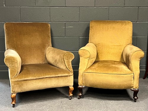 Lot 791 - A near pair armchairs on short cabriole front...