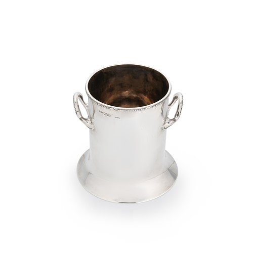 Lot 643 - A George V silver syphon stand