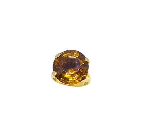 Lot 21 - An 18ct gold citrine ring