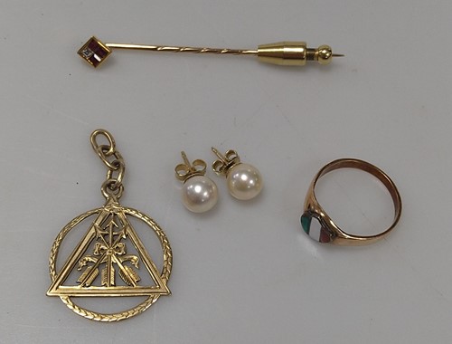 Lot 267 - A pendant stamped ‘585’, a ring stamped ‘585’,...