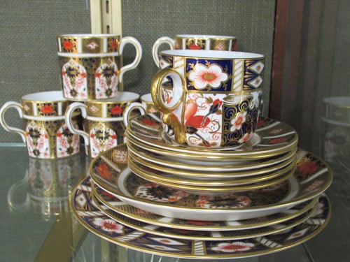 Lot 14 - A Royal Crown Derby imari pattern coffee...