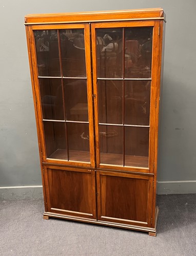 Lot 841 - An early 20th century mahogany bookcase with...