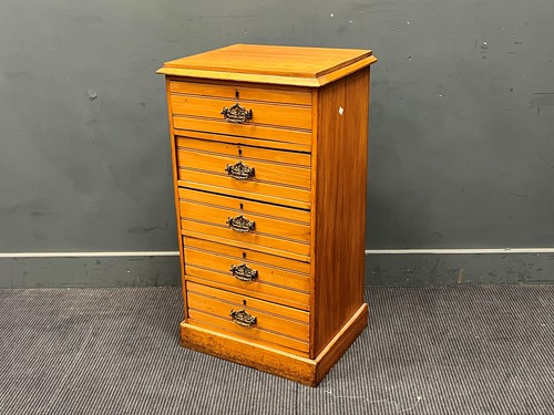 Lot 665 - An Edwardian satinwood narrow chest of five...
