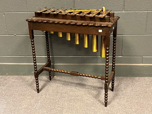 Lot 713 - An early 20th century 8 key single octave...