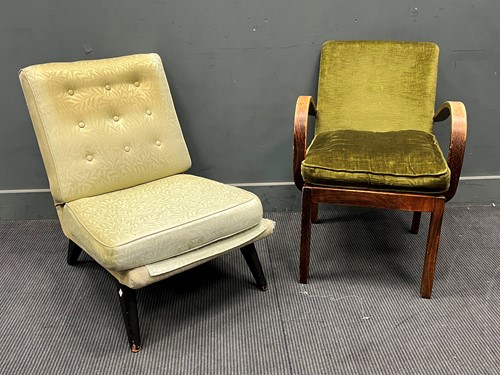 Lot 864 - A vintage Parker Knoll patent easy armchair, a...