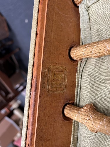 Lot 864 - A vintage Parker Knoll patent easy armchair, a...