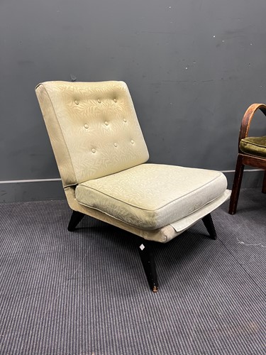Lot 864 - A vintage Parker Knoll patent easy armchair, a...
