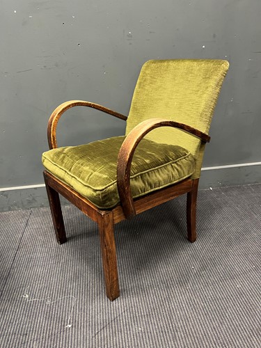 Lot 864 - A vintage Parker Knoll patent easy armchair, a...