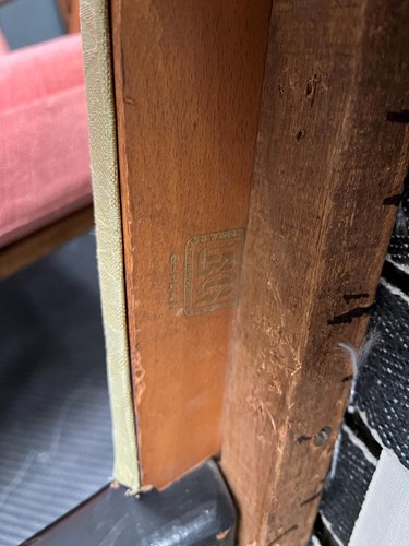 Lot 864 - A vintage Parker Knoll patent easy armchair, a...