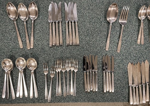Lot 332 - A collection of Mappin & Webb silver plated flatware