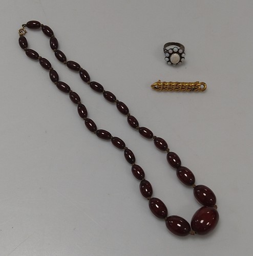 Lot 269 - A bakelite bead necklace weight 28.8g,...