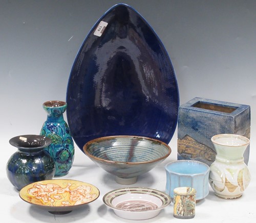 Lot 179 - Studio pottery to include Aldermaston, Alan...