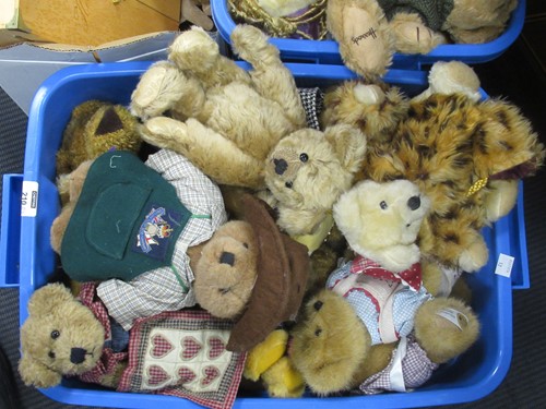 Lot 210 - Modern teddy bears and similar, collection in...