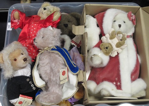 Lot 209 - Modern teddy bears and similar, collection in...
